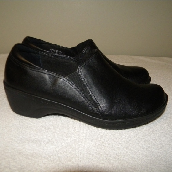 clarks slip resistant shoes